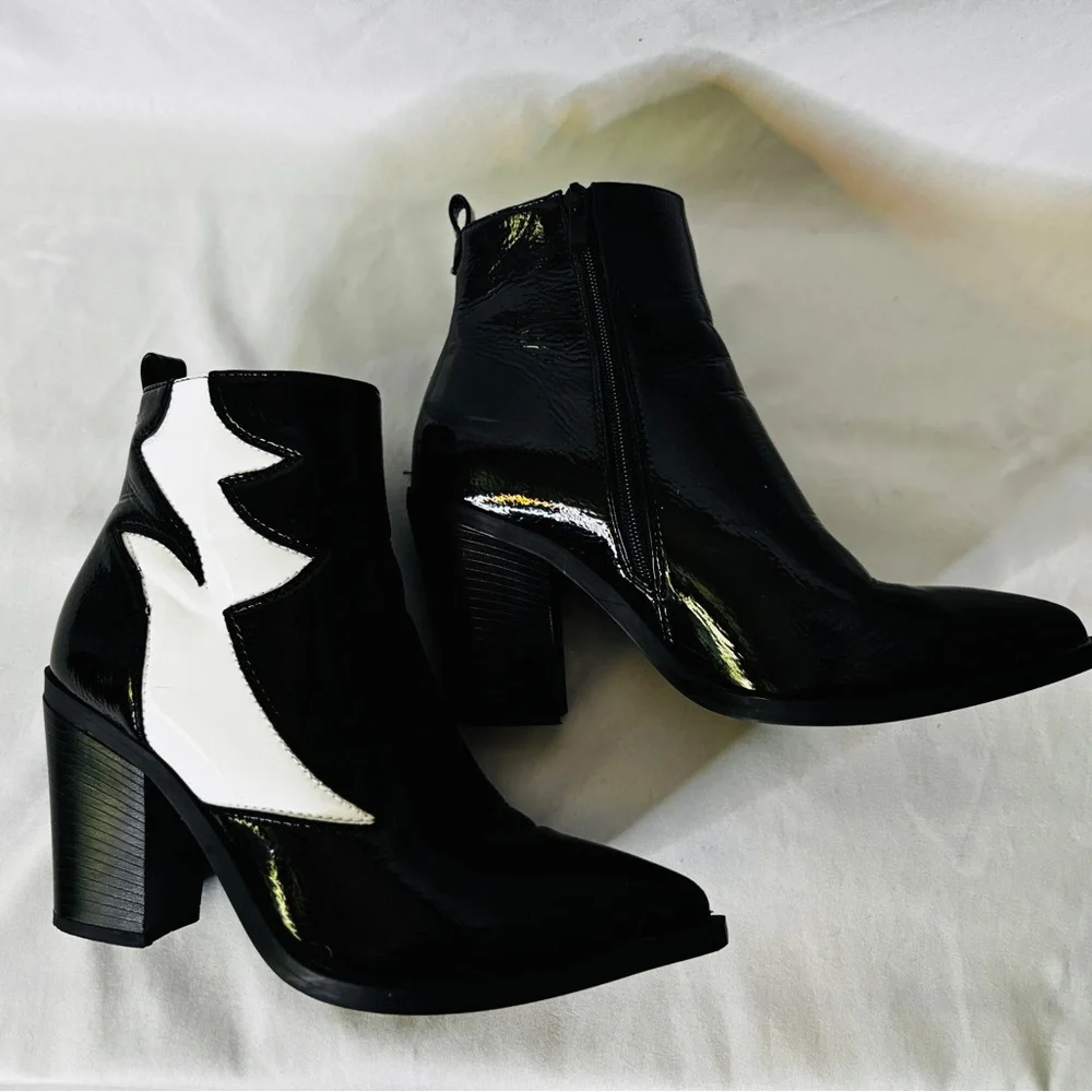 RARE Jeeini of Paris Black and‎ White Patent Leather Heel Ankles Boots 8.5
